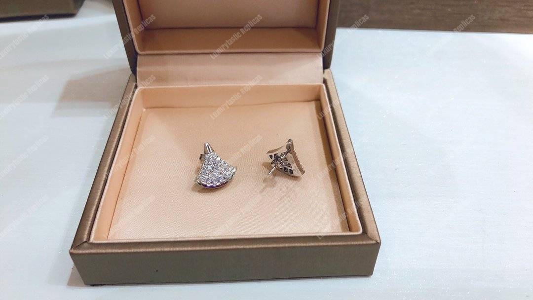 B*l*ai divas’ dream full diamond earrings