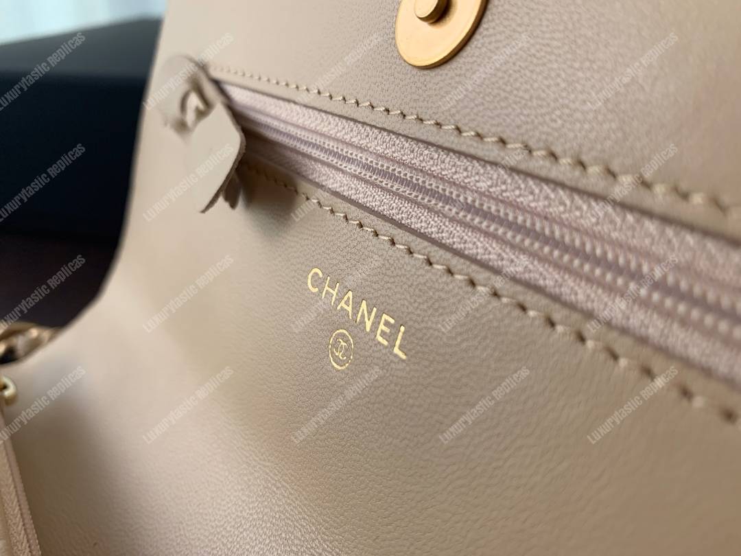 Ch*el 19 wallet on chain beige