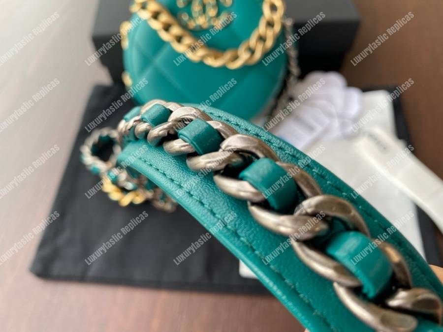 Ch*el 19 clutch with chain turquoise
