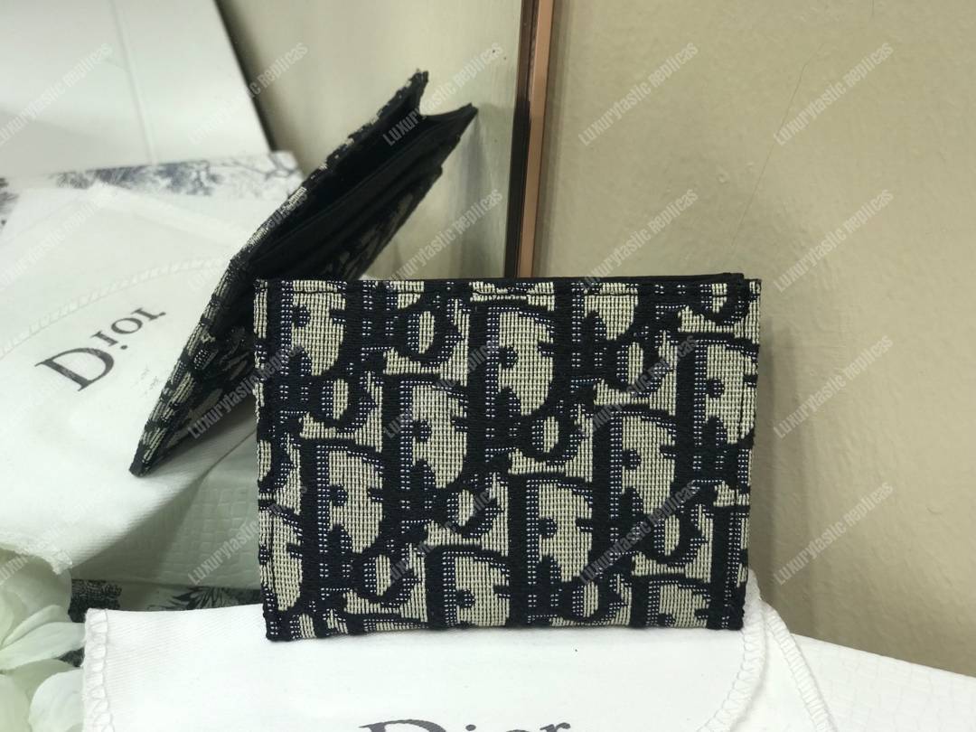 D*or oblique card holder