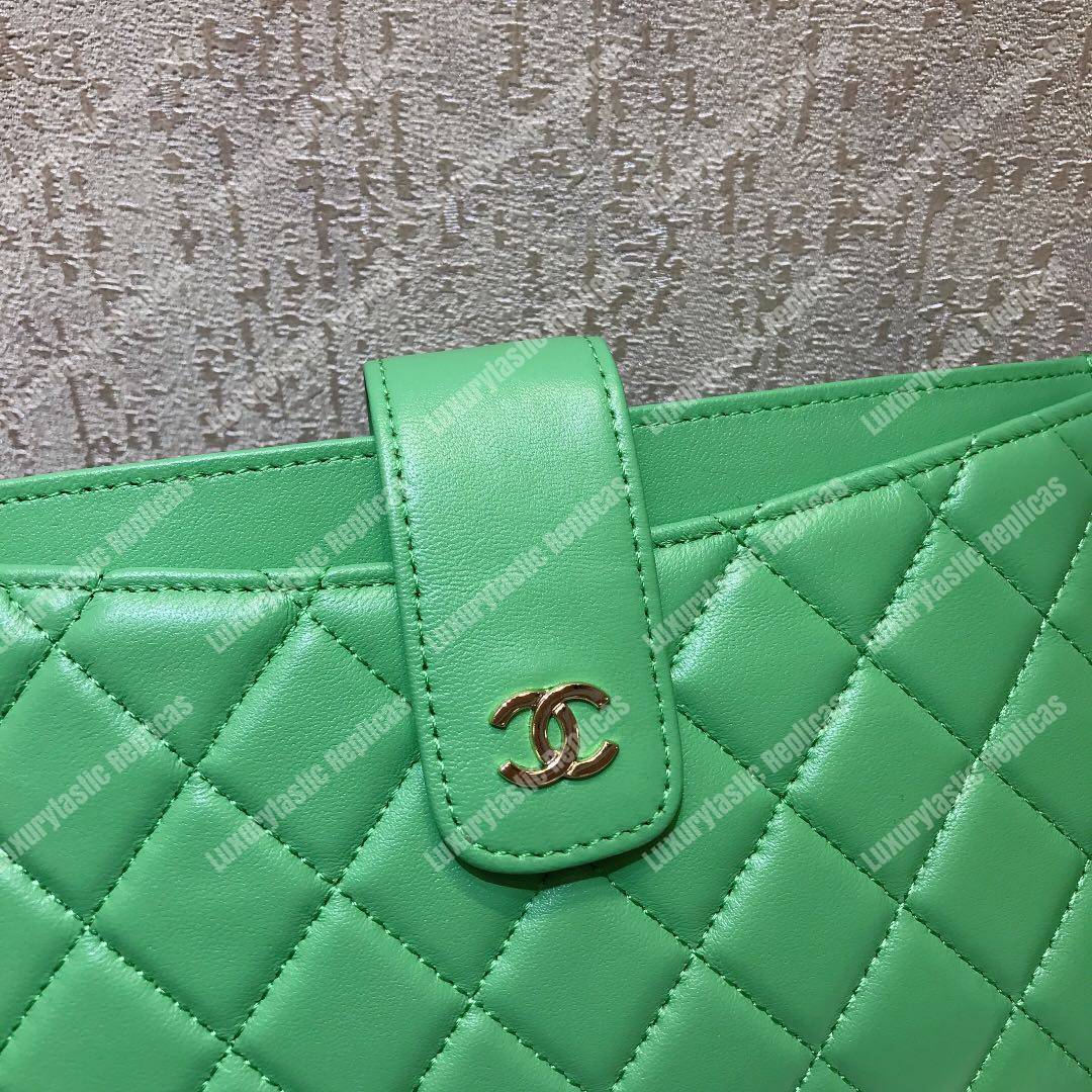 Ch*el classic pouch lambskin leather green