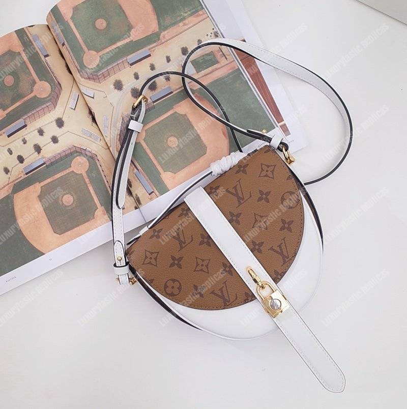 LV Chantilly Lock Monogram Reverse Blanc