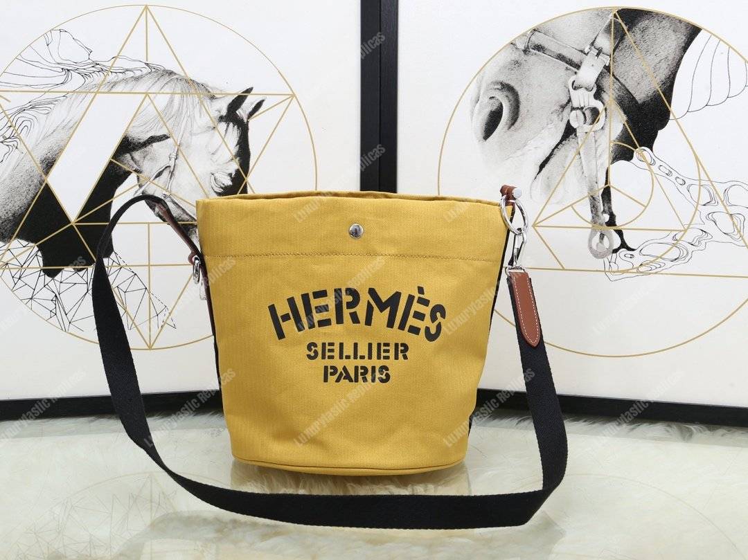 H**mes grooming bag light yellow palladium-plated hardware