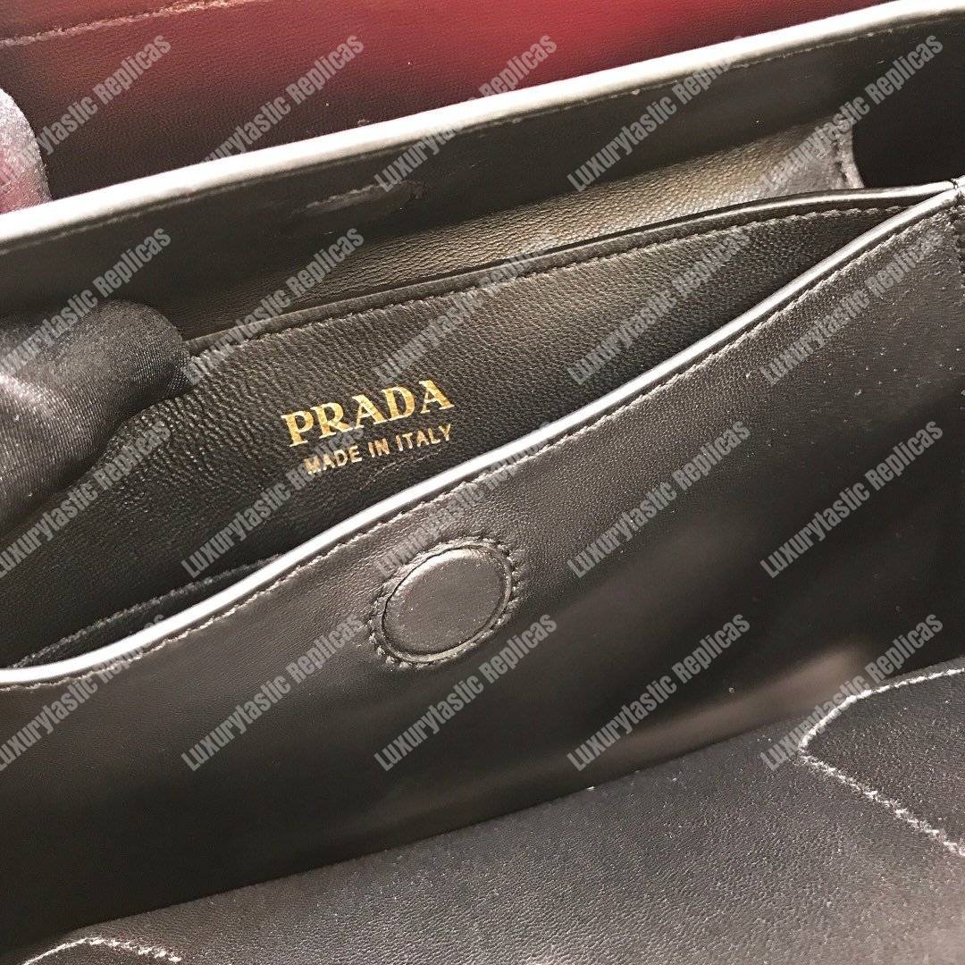 Pra*a double medium bag red