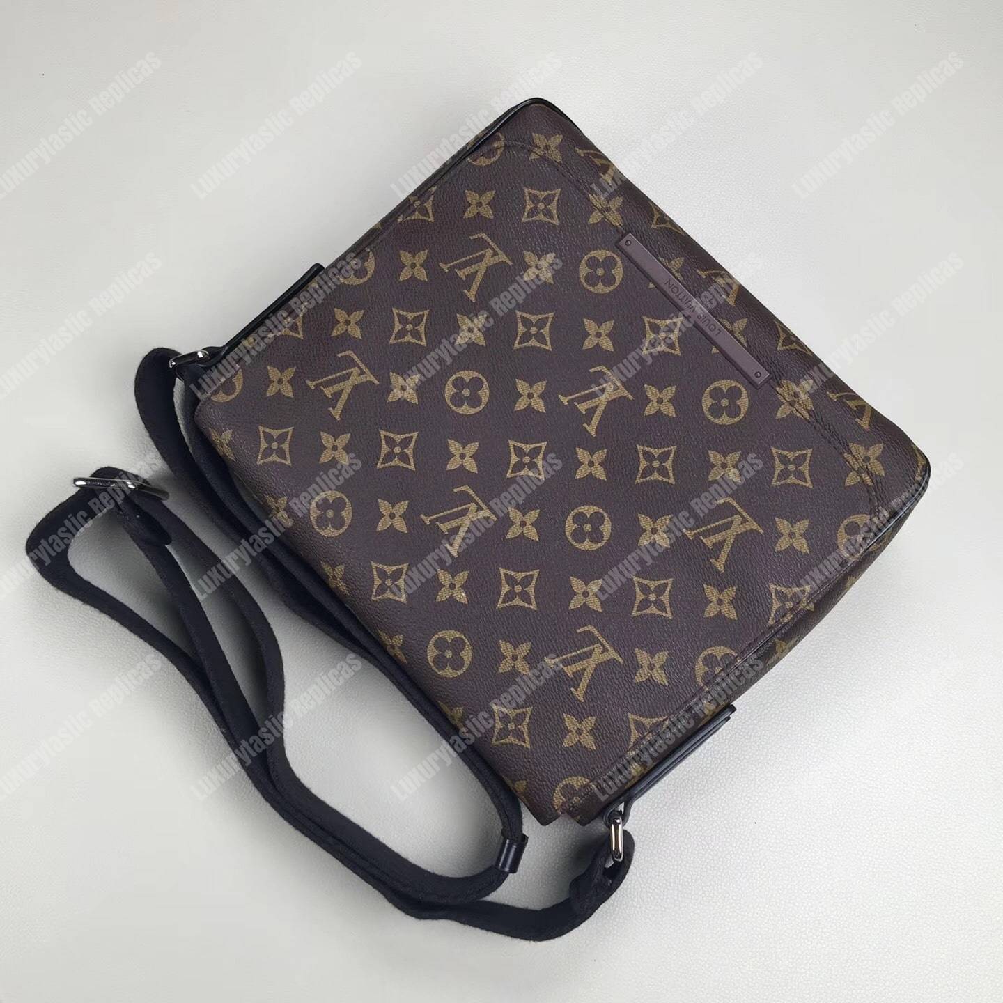LV District MM Messenger Bag Monogram Canvas