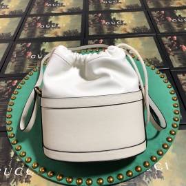 G*u*i 1955 horsebit bucket bag white