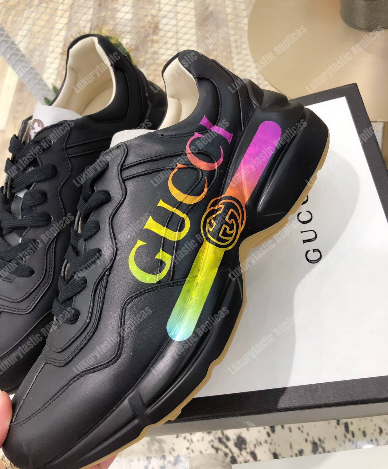 G*u*i rhyton leather sneaker with multicolour G*u*i logo