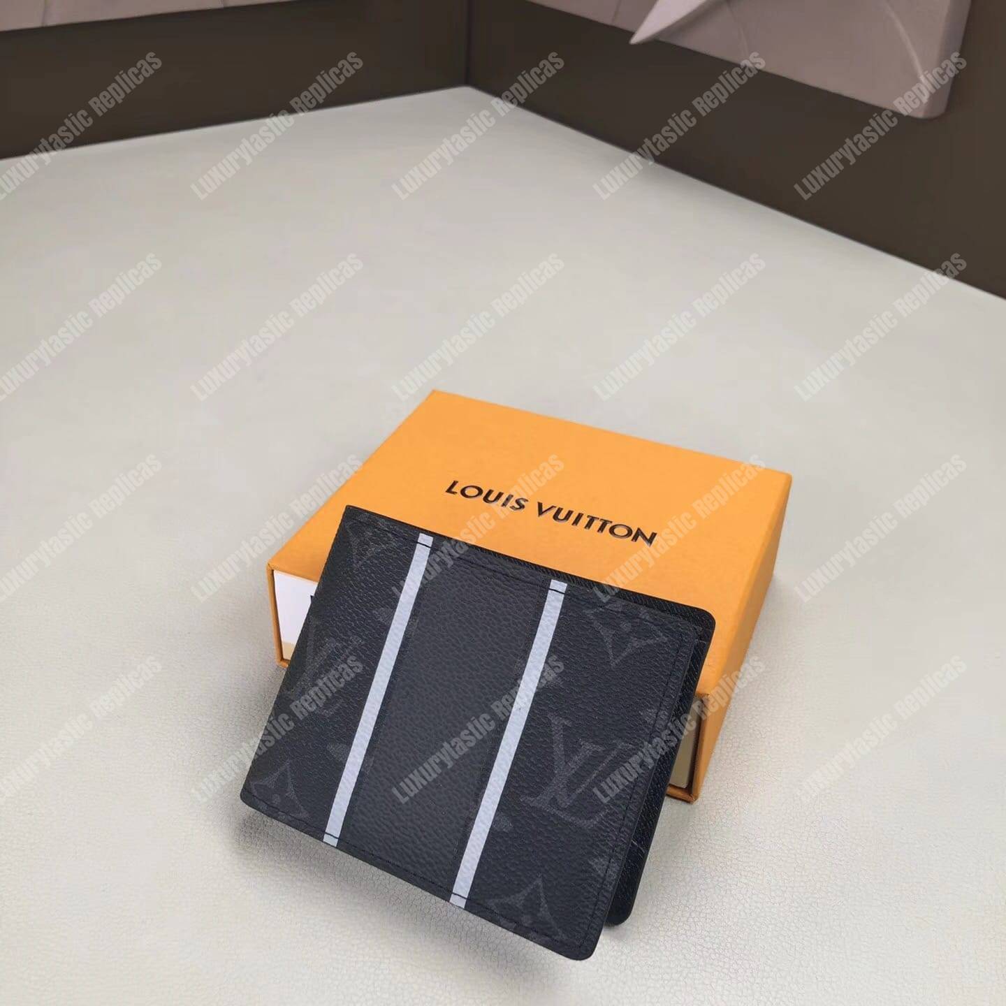 LV Multiple Wallet Monogram Eclipse Canvas HJ