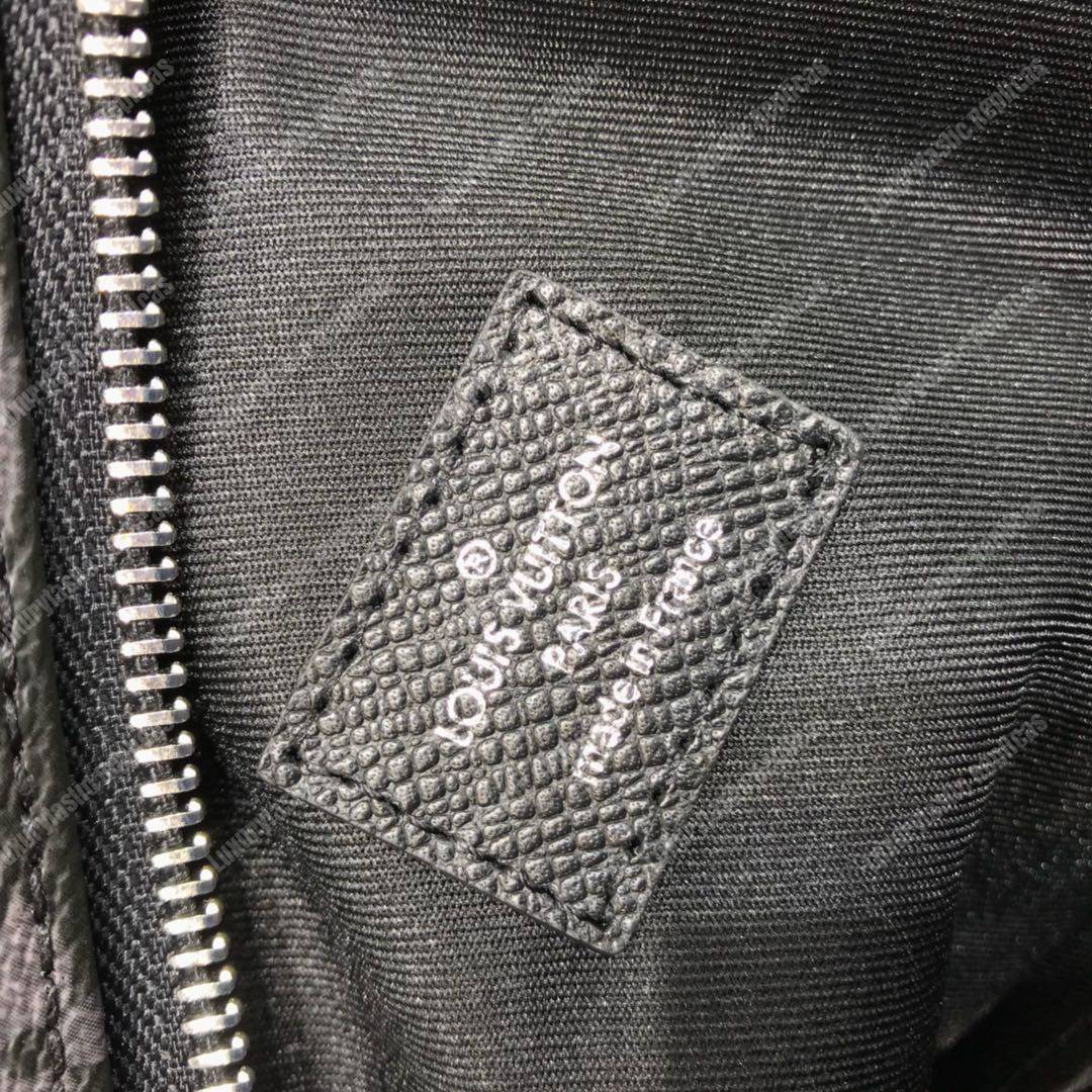 LV Discovery Backpack PM Taiga Leather Monogram Noir