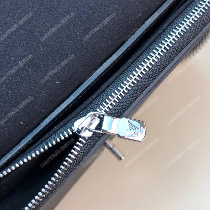 LV Pochette Mylockme Black
