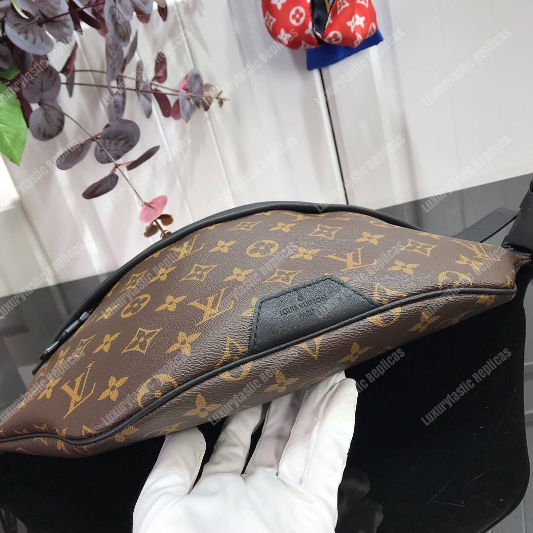LV Discovery Bumbag Monogram Canvas