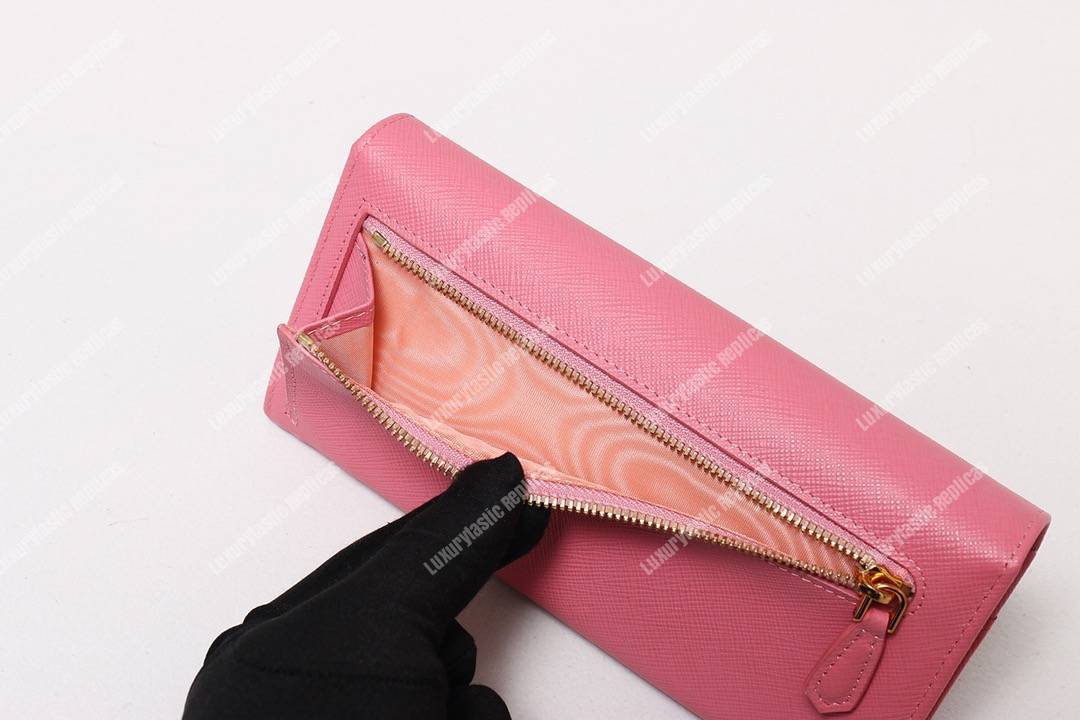 Pra*a leather wallet pink