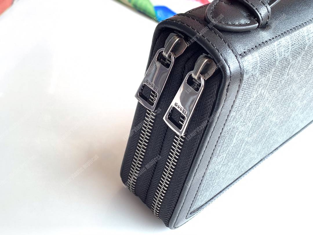 G*u*i gg sup*e travel document case