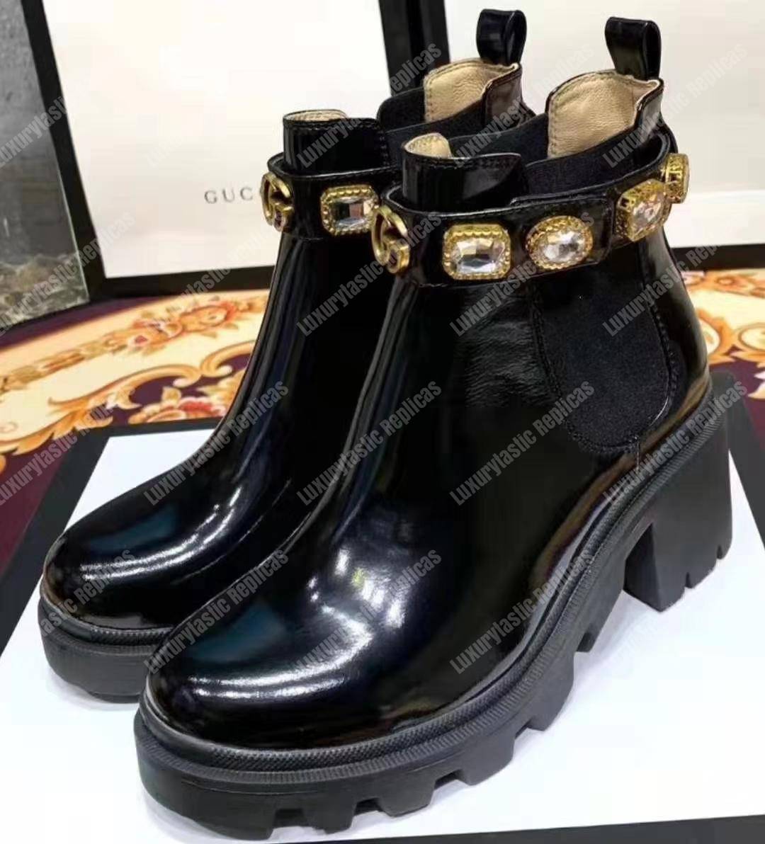 G*u*i leather ankle boot with belt