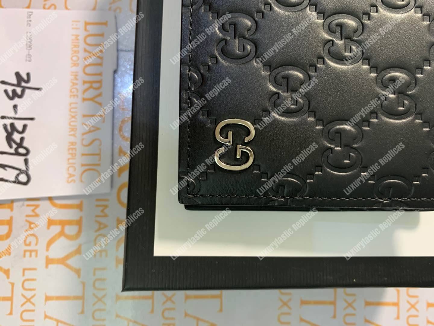 G*u*i signature wallet metal detail black