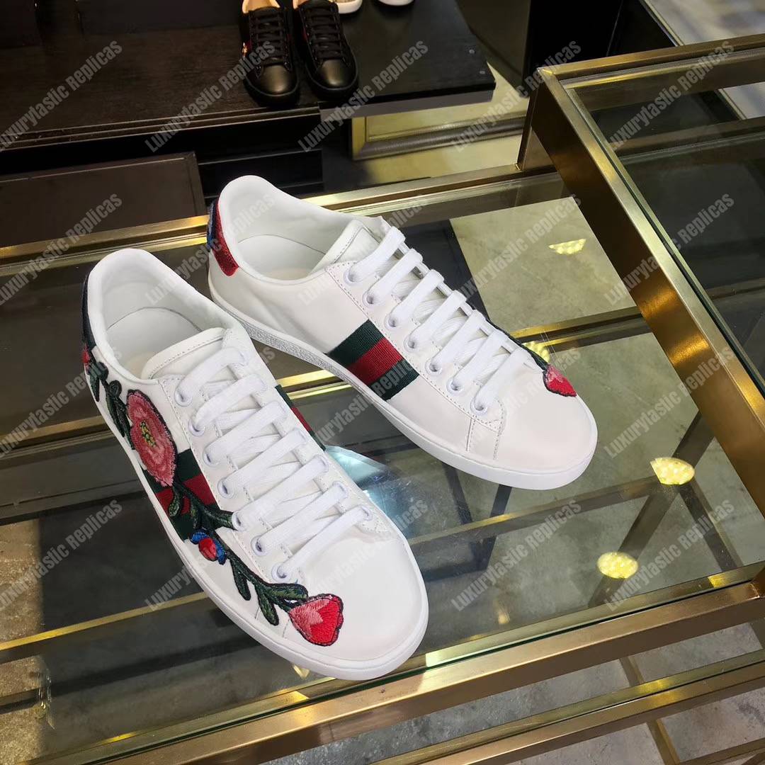 G*u*i ace embroidered floral sneaker white