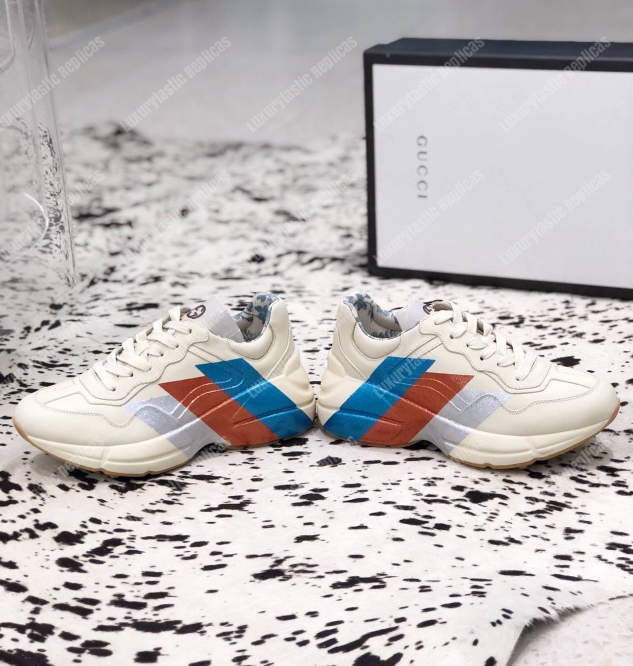 G*u*i rhyton web print leather sneaker