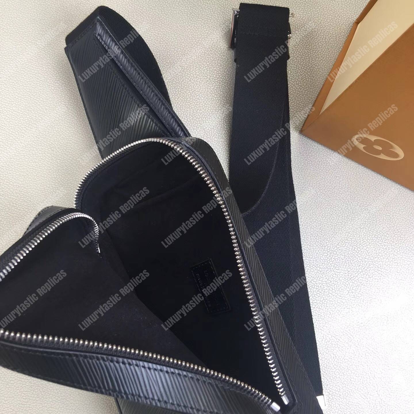 LV Geronimos Messenger Bag Epi Leather Noir