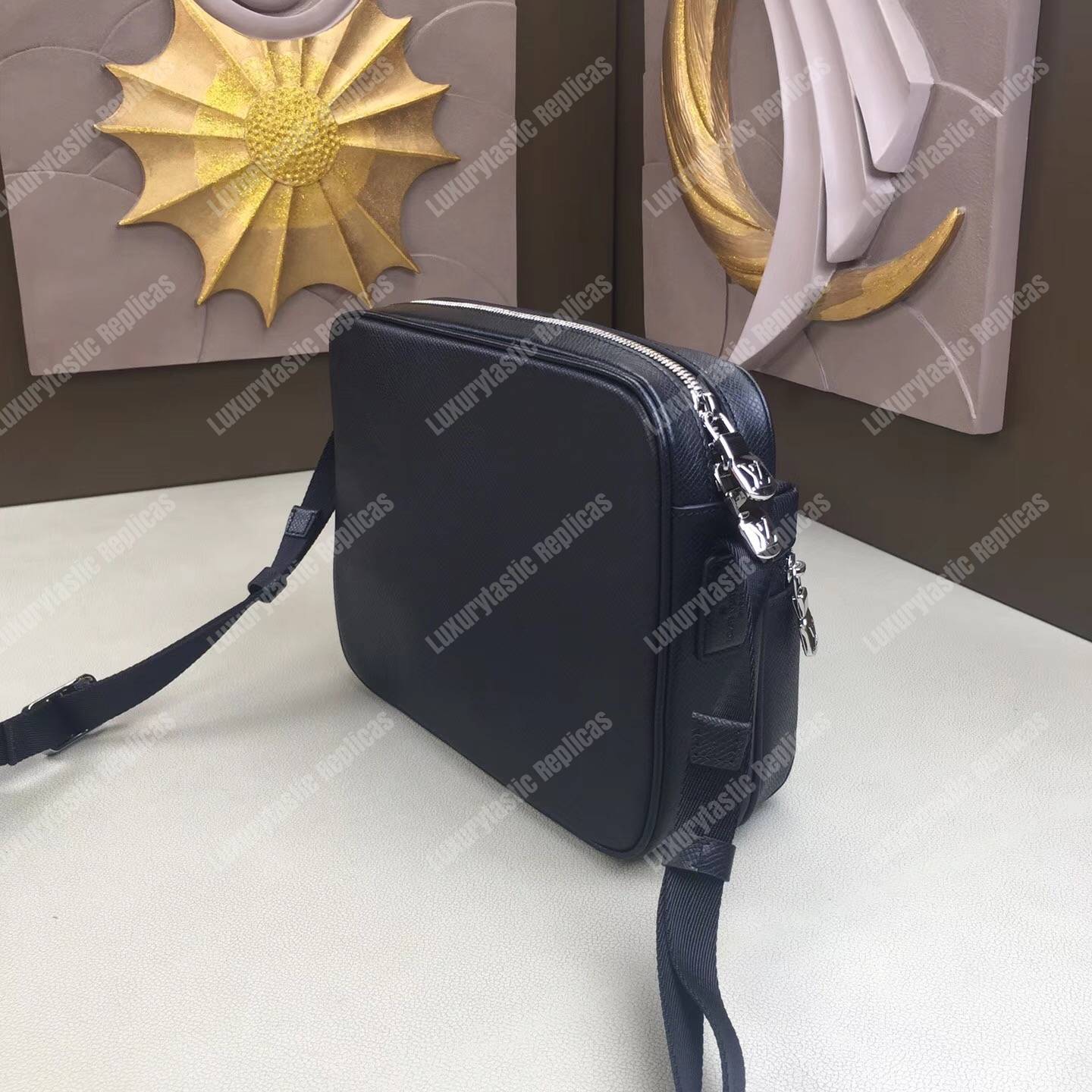 LV Outdoor Messenger PM Taiga Leather Noir