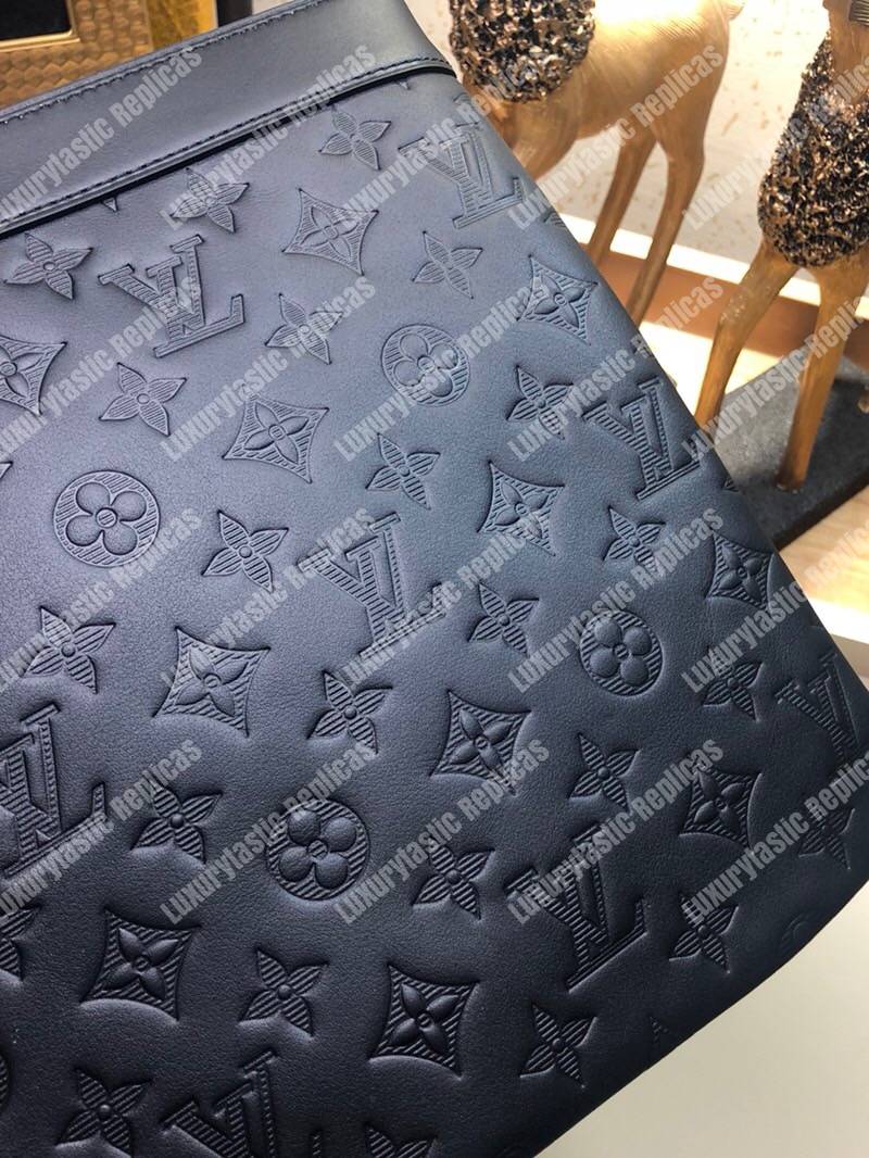 LV DISCOVERY POCHETTE Voyage MM Monogram Shadow