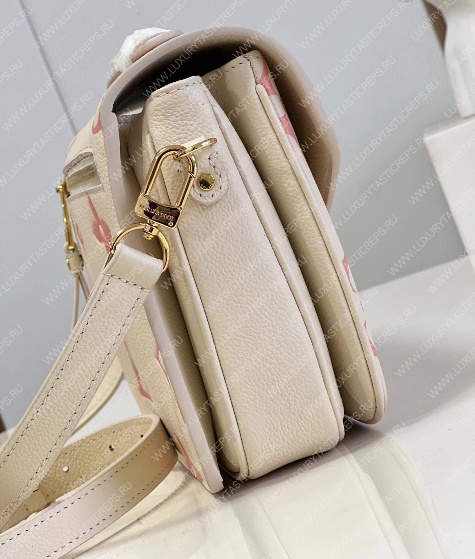 l**is V*t*n lv pochette mÉtis cream/pink m45809