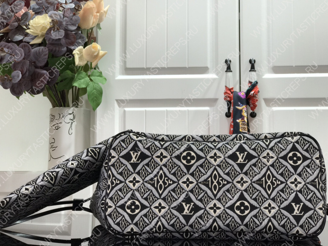 l**is V*t*n neverfull mm since 1854 gray m57230