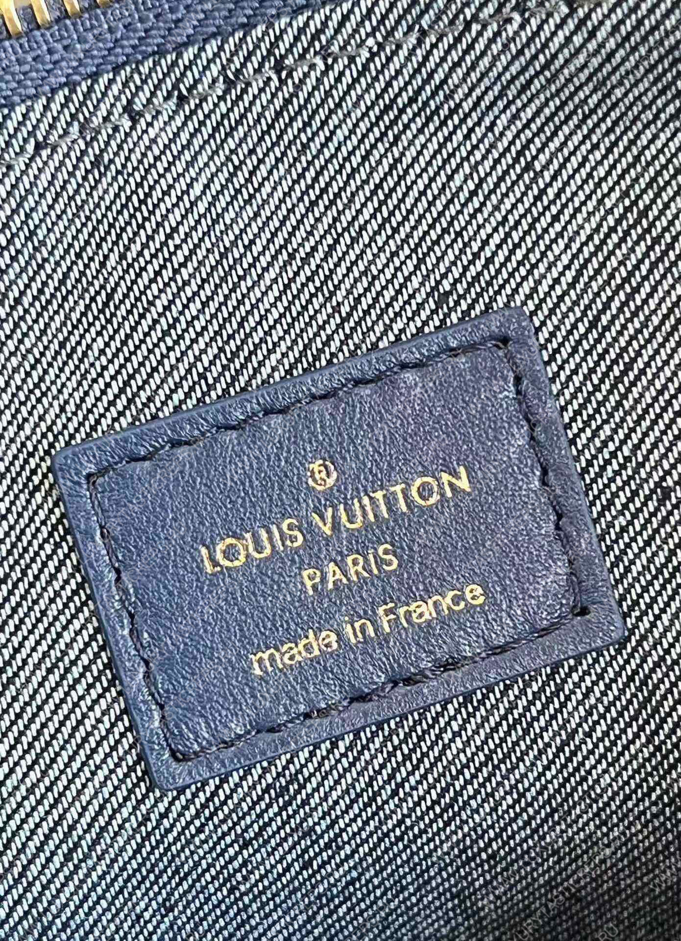 l**is V*t*n coussin pm navy blue m57793