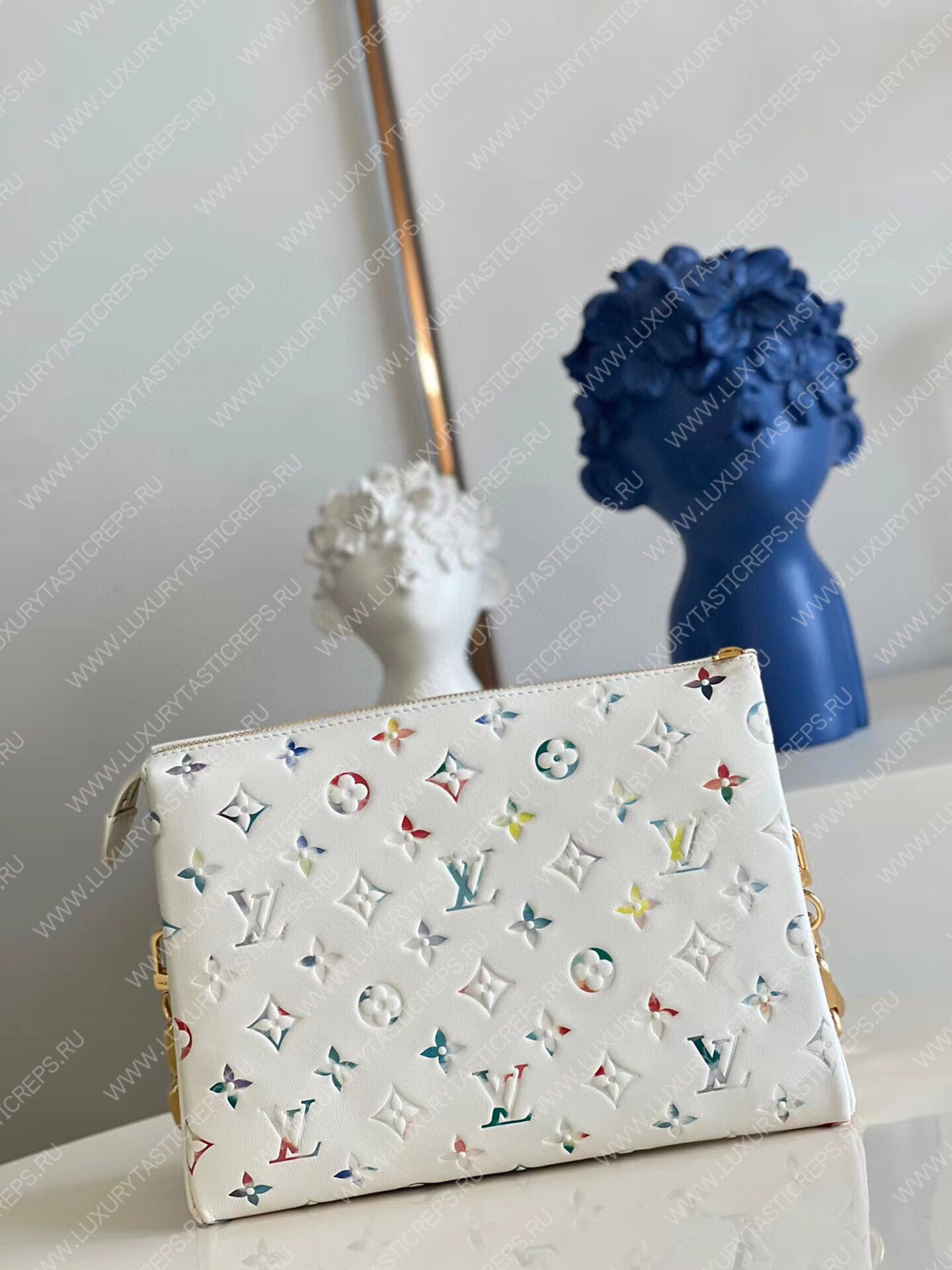 l**is V*t*n coussin pm white m57793