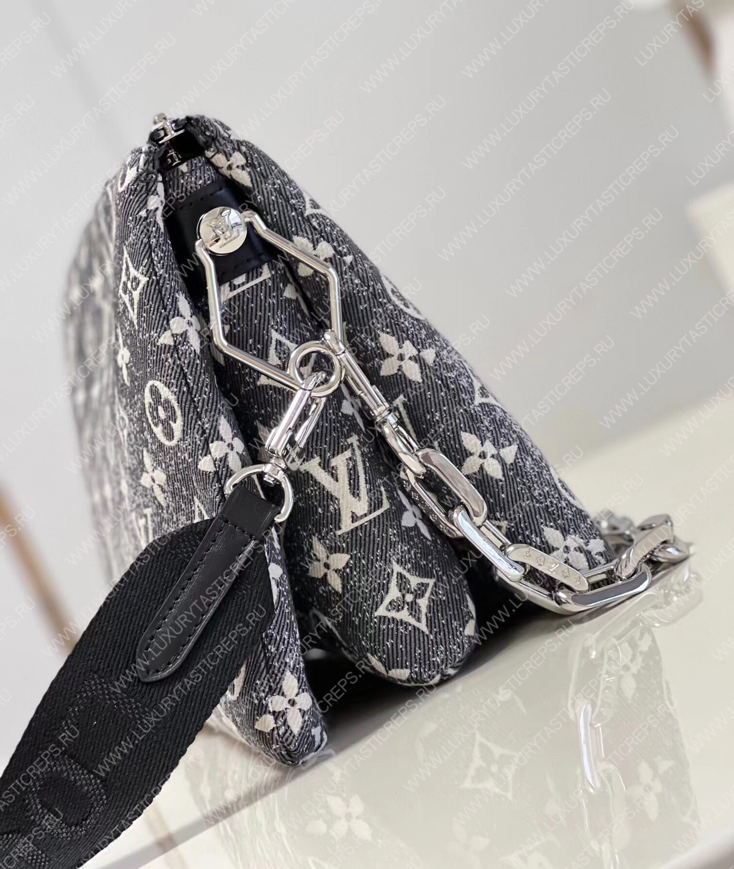 l**is V*t*n coussin pm grey m57793