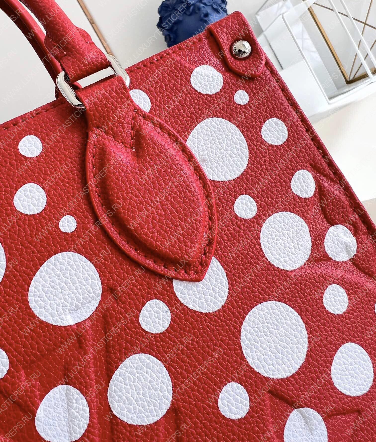 l**is V*t*n lv x yk onthego pm​ red and white m46412