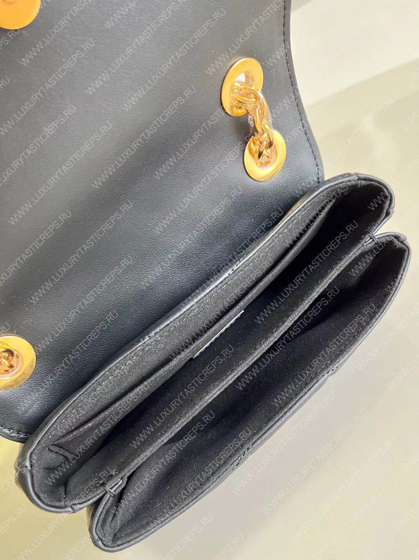 l**is V*t*n new wave chain bag pm black m20687
