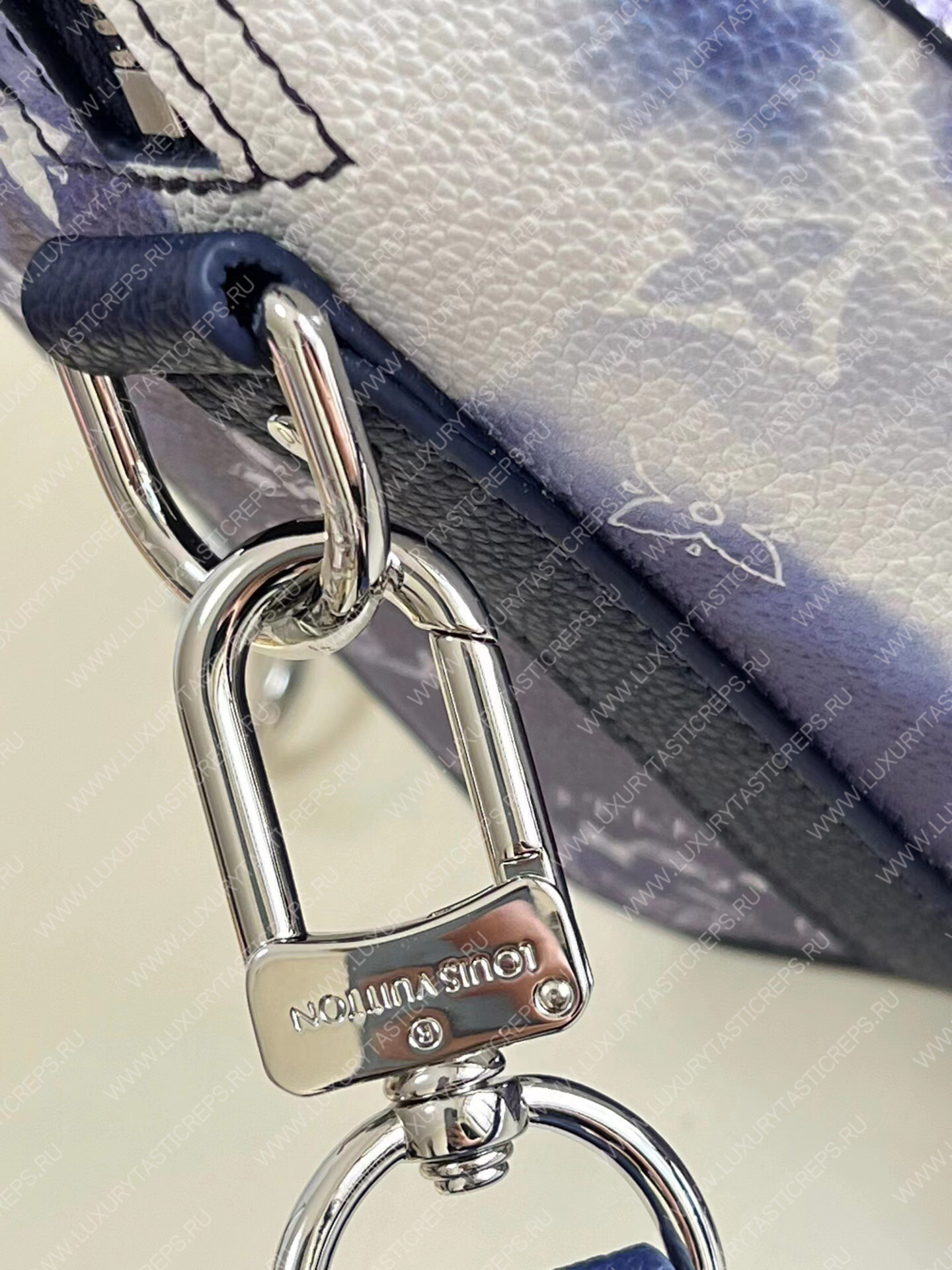 l**is V*t*n city keepall blue m20555