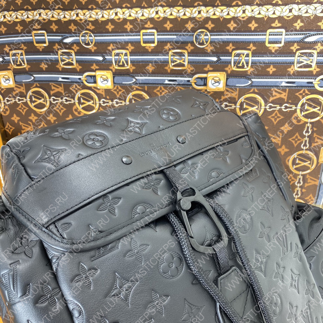 l**is V*t*n trekking backpack black m43680