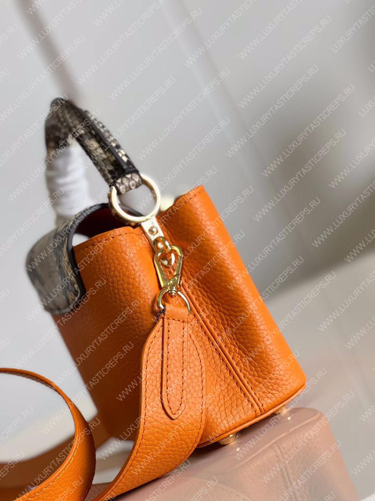 l**is V*t*n capucines mini topaze imperiale orange n81210 style: n81210