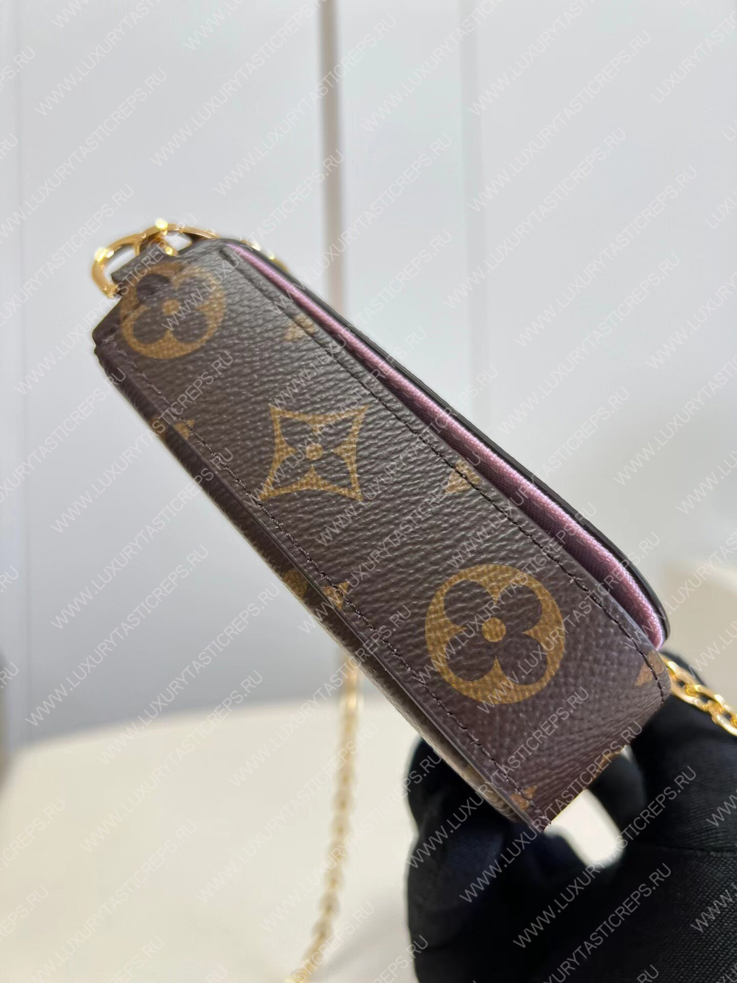 l**is V*t*n fÉlicie pochette cerise red m81545