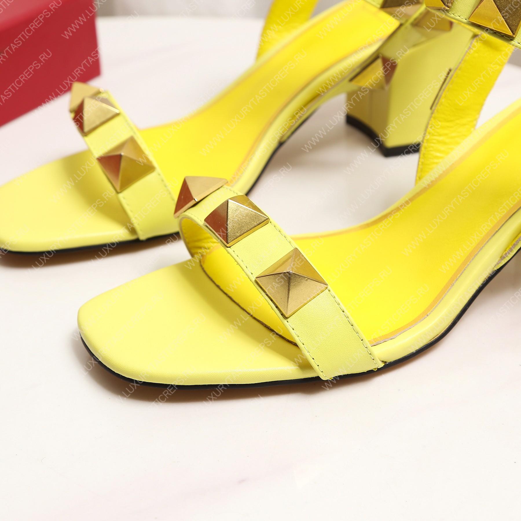 VALENTINO ROMAN STUD SANDAL YELLOW 1W2S0CR2ZWM