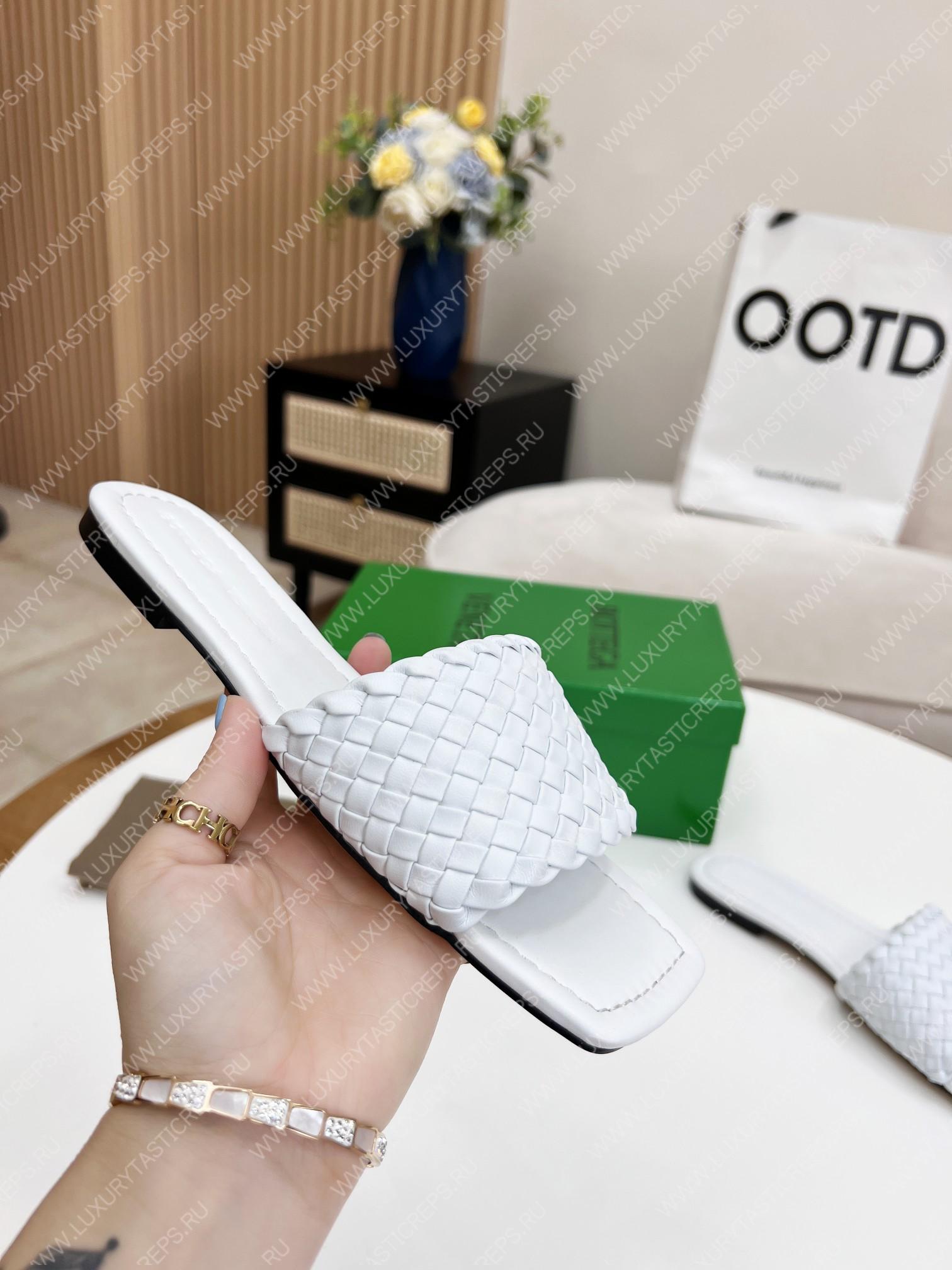 bo*te*ga Ve*ne*ta dot wave flat sandals white 708880v