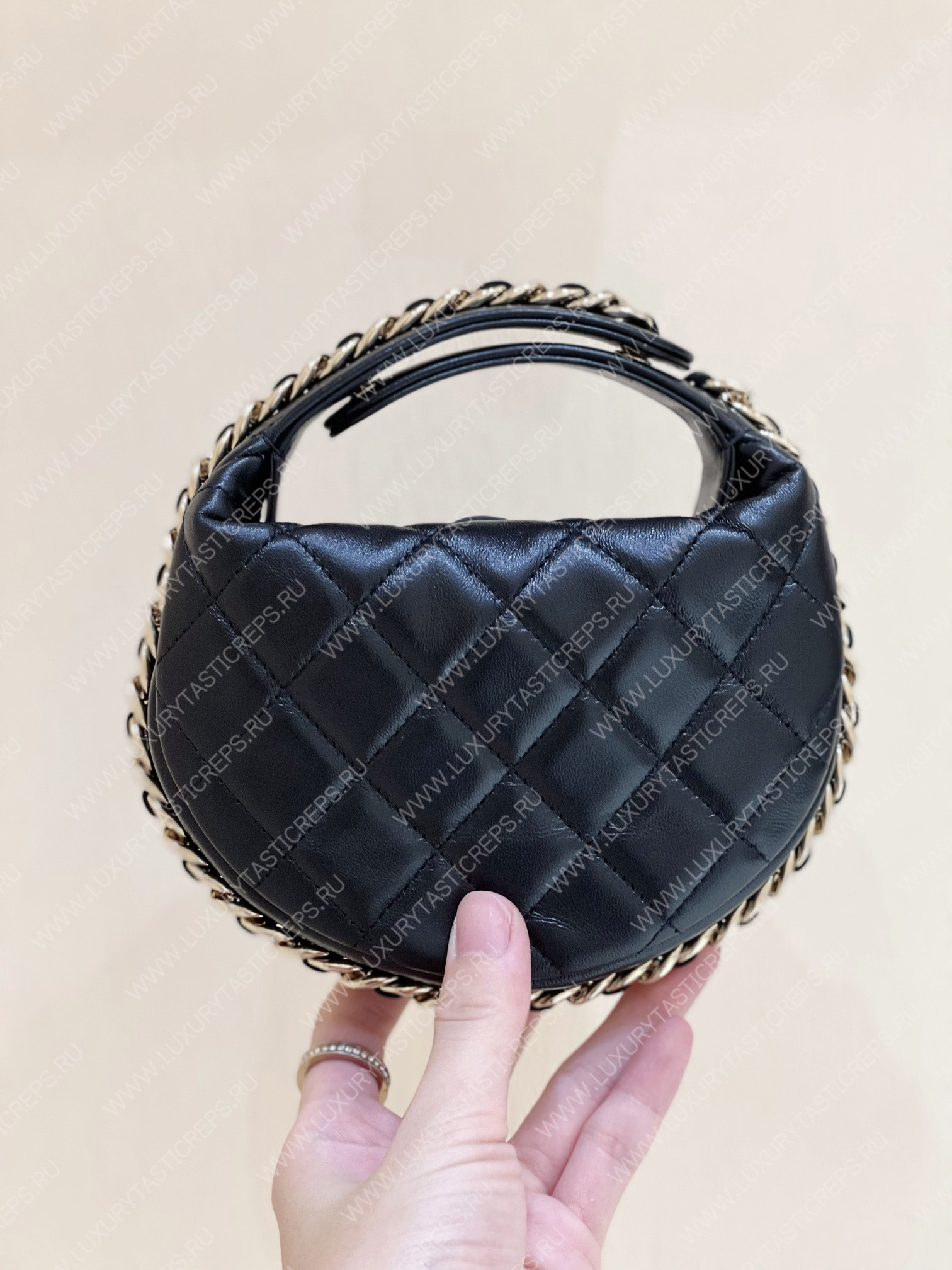 Ch*el pouch black ap3095