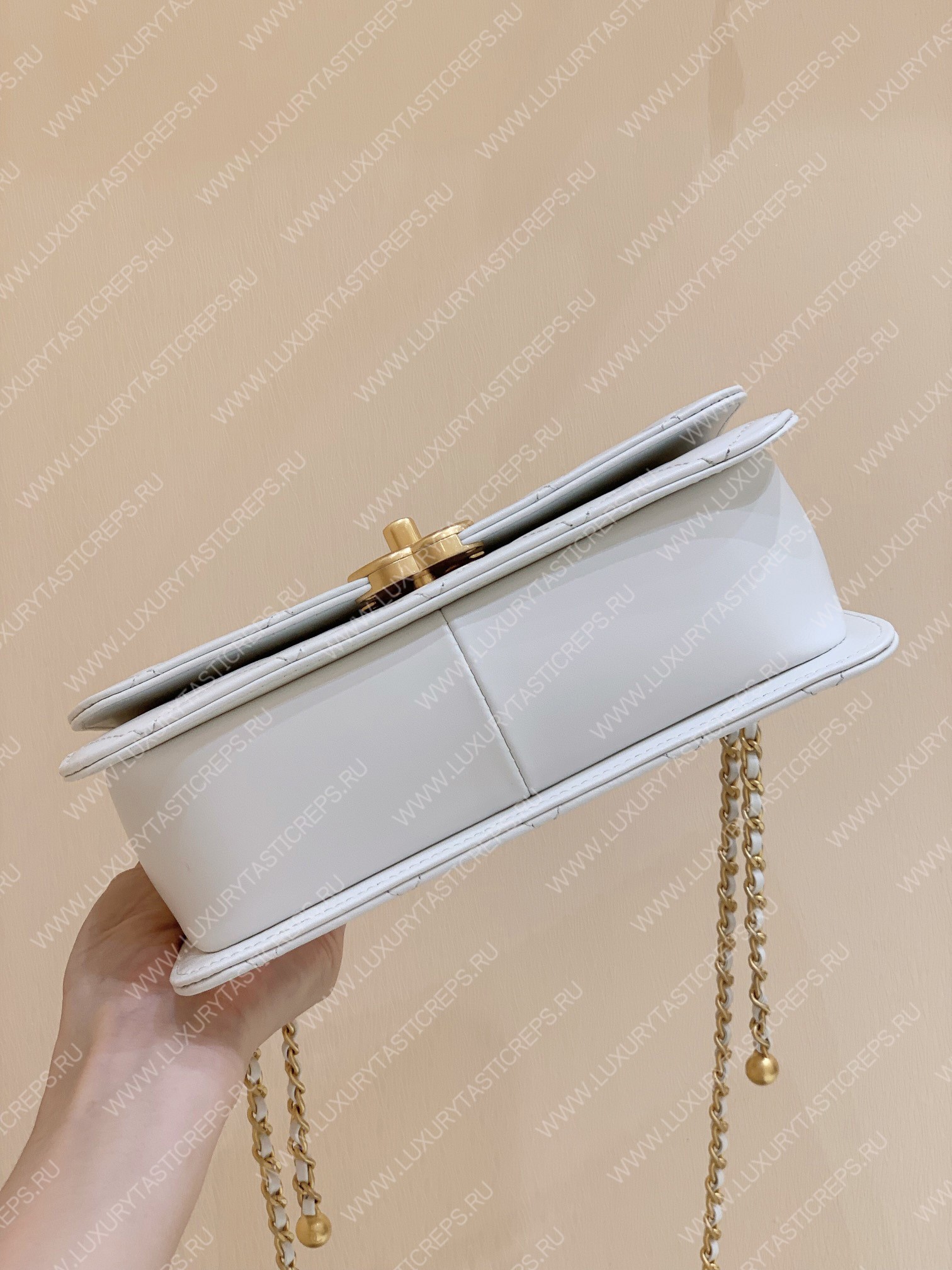 Ch*el wallet on chain white ap2649