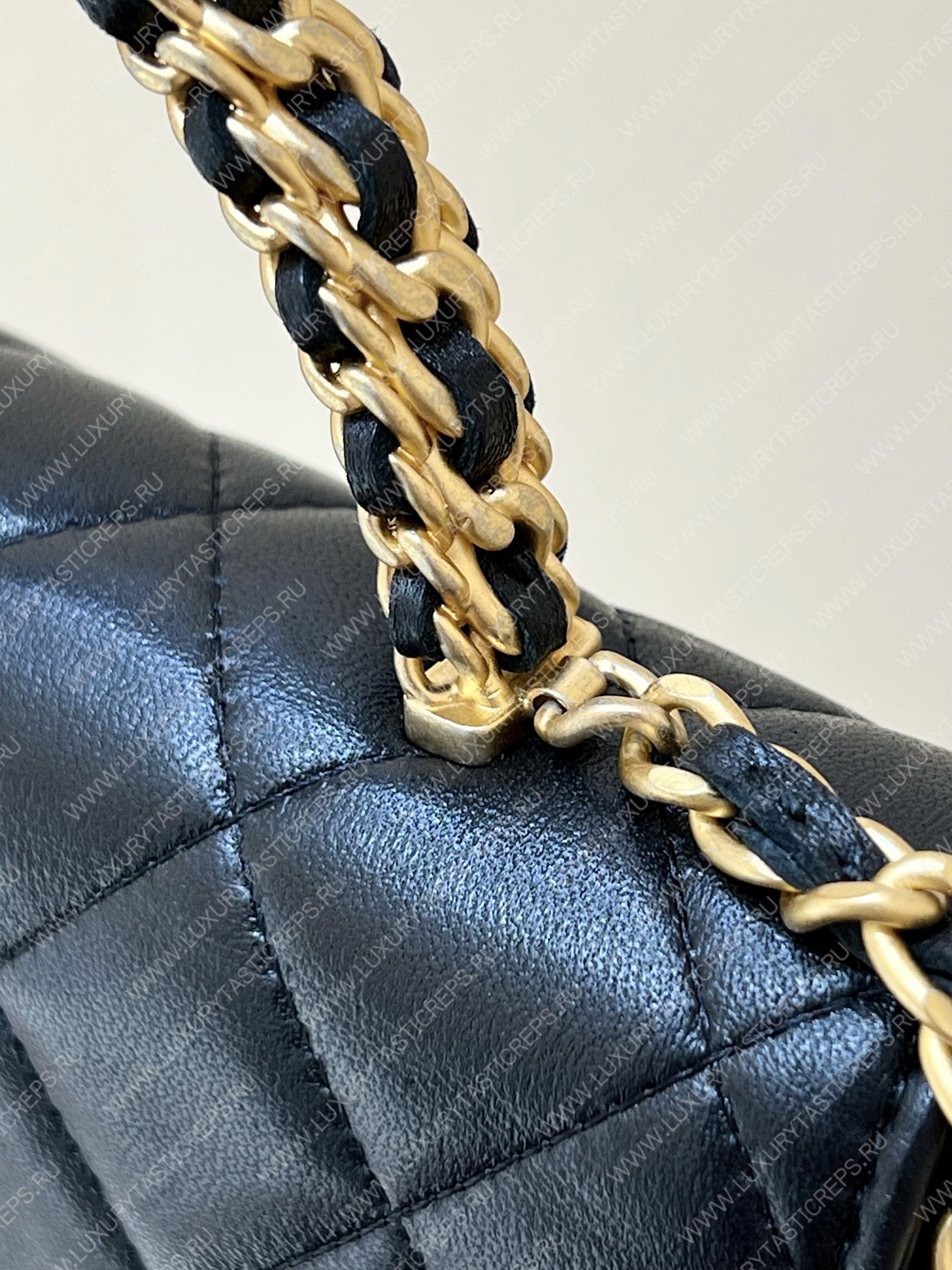 Ch*el wallet on chain black ap3009