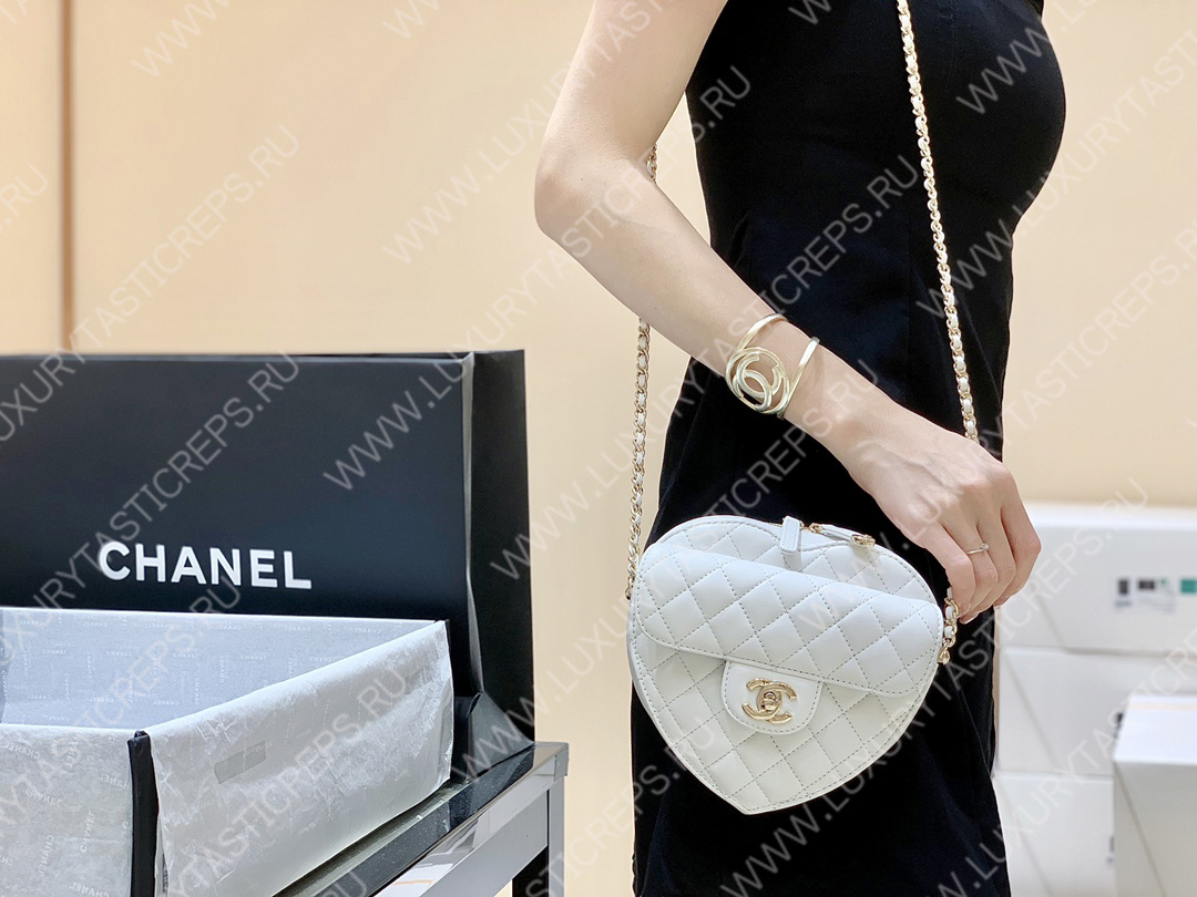 Ch*el cc heart clutch 22s white as3191