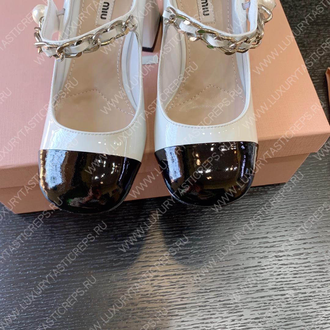 MIU MIU PATENT LEATHER PUMPS WHITE AND BLACK 5I248D