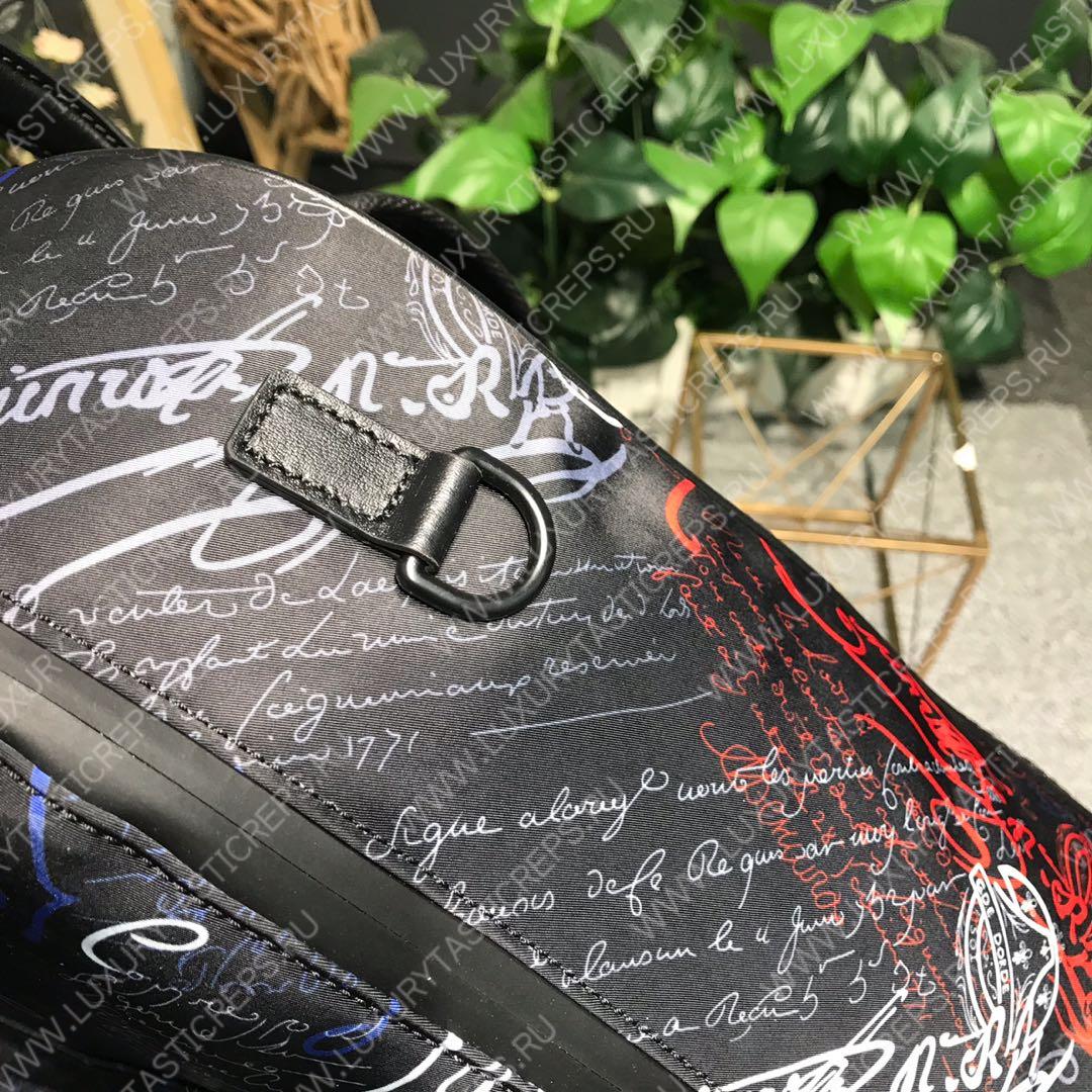 Berluti. Volume背包样式Scritto防撕裂尼龙 底部采用头层牛皮 防水表面处理(包括防水拉链)黑色尼龙衬里。手提式:一个提手